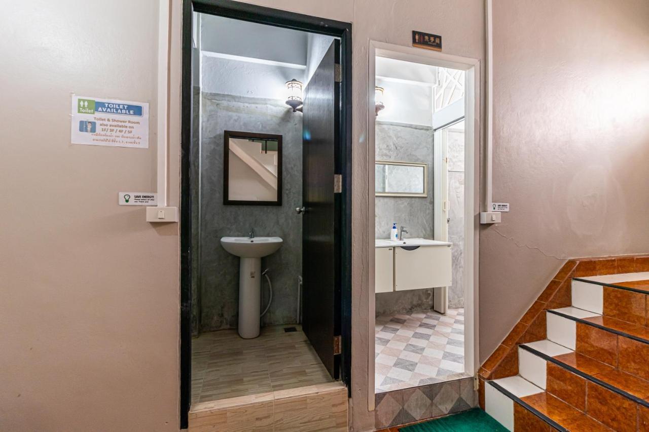 Snoozzze Hostel ใกล้รถไฟฟ้า ย่านบางรัก (Adults Only) Bangkok Exterior foto
